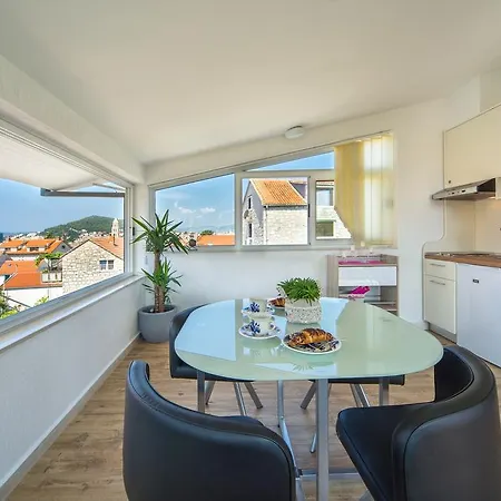 Cherry-Old Town Apartment *