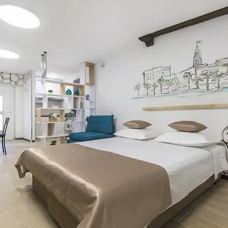 Cherry-Old Town Apartment Split