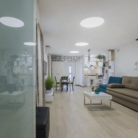 Cherry-Old Town Apartment *