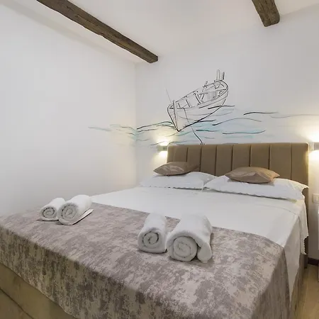 Cherry-Old Town Apartment