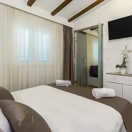 Cherry-Old Town * Split