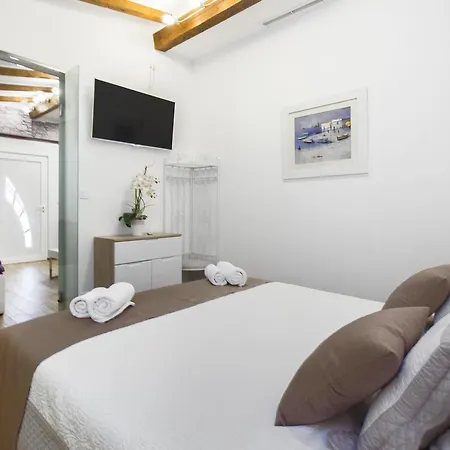 Cherry-Old Town * Split