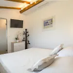 Cherry-old Town Apartment Split