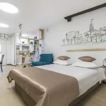 Cherry-old Town Apartment Split