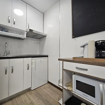 Cherry-Old Town Apartment Split