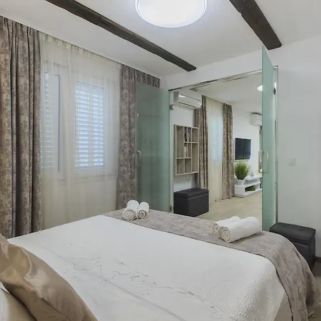 Cherry-old Town سبليت