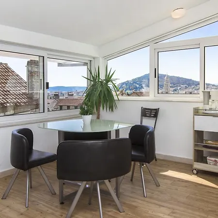 Cherry-old Town 아파트 스플리트